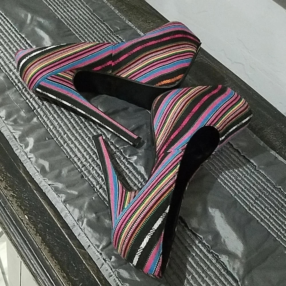 VINTAGE SERAPE MULTI COLOR PLATFORM PUMPS Y2K RETRO CHICANA ARTISAN SIZE 8 RETRO
